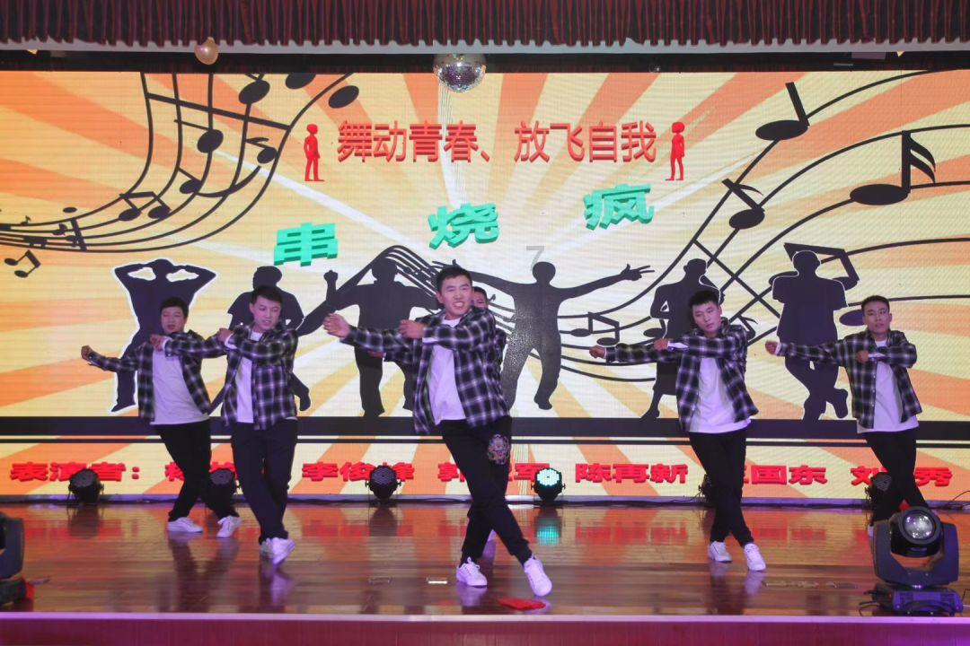 汇博机器人集团副总裁崔晓辉一行到访上合组织多功能经贸平台